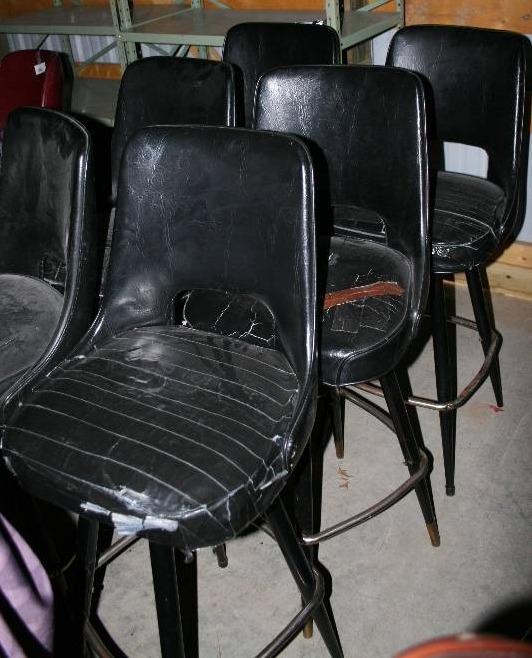 lot 42 image: Bar Stools