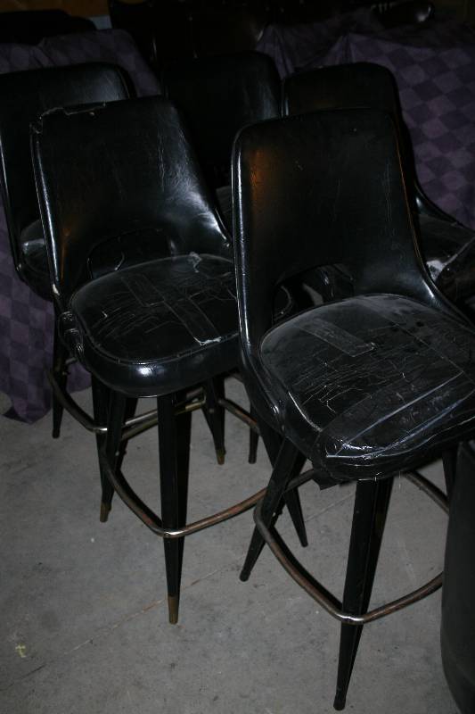 lot 43 image: Bar Stools