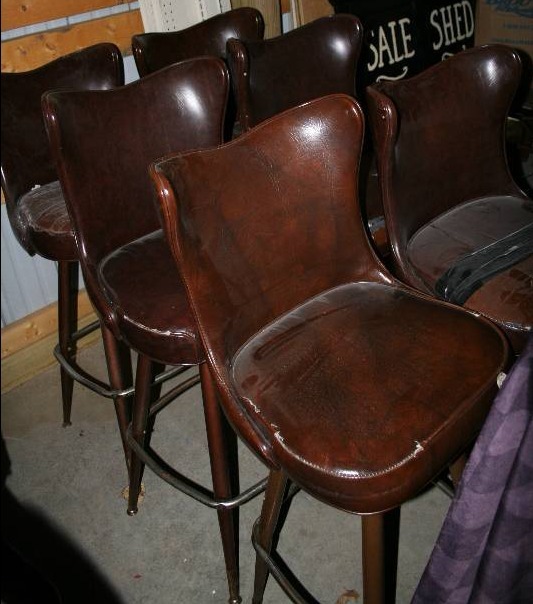 lot 44 image: Bar Stools