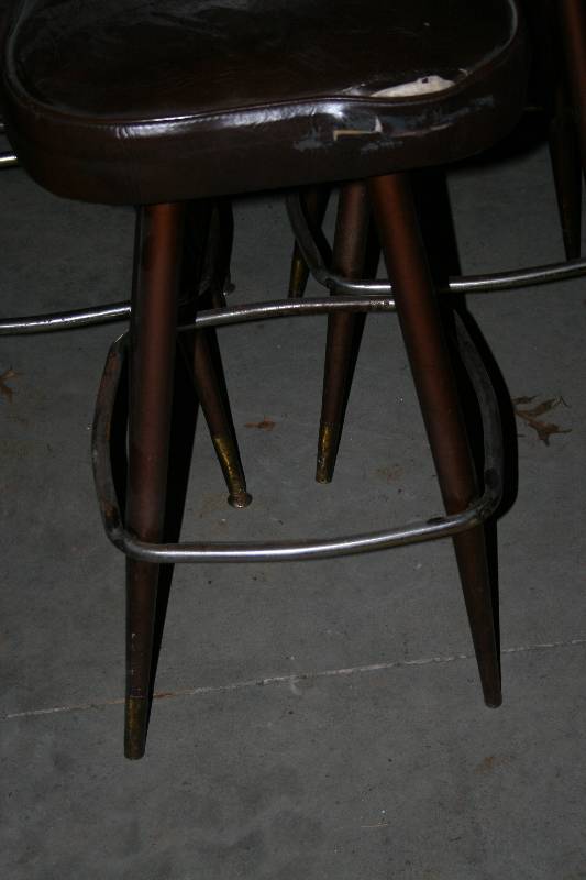 lot 45 image: Bar Stools