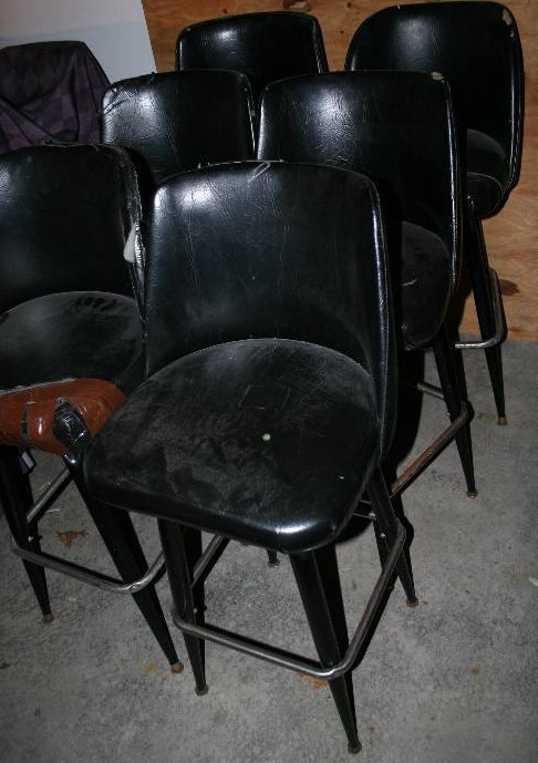 lot 47 image: Bar Stools