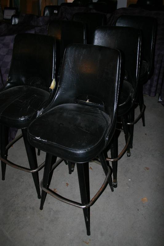 lot 49 image: Bar Stools