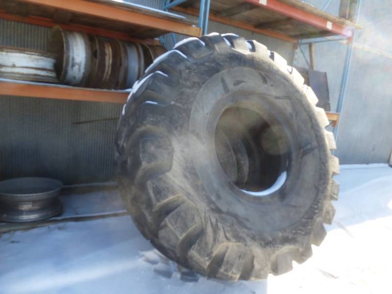 lot 115 image: Firestone Scraper Tire