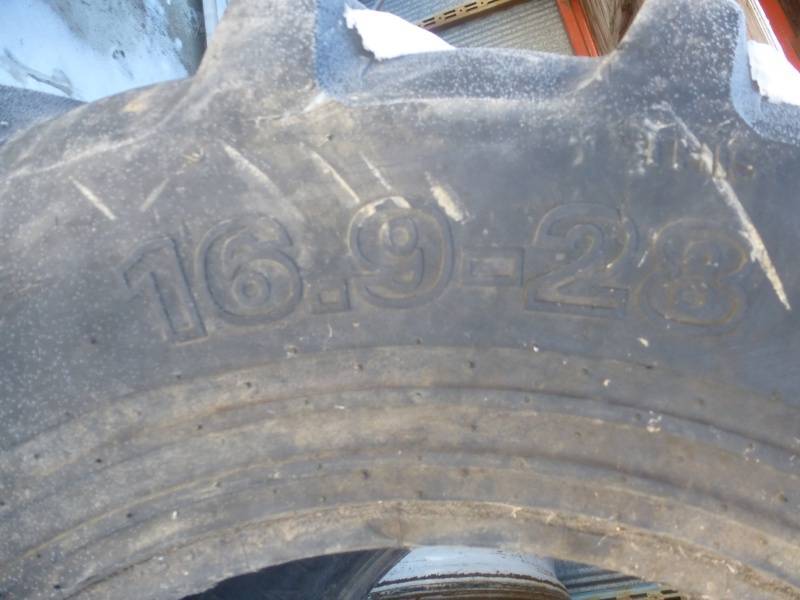 lot 116 image: Tractor Tire