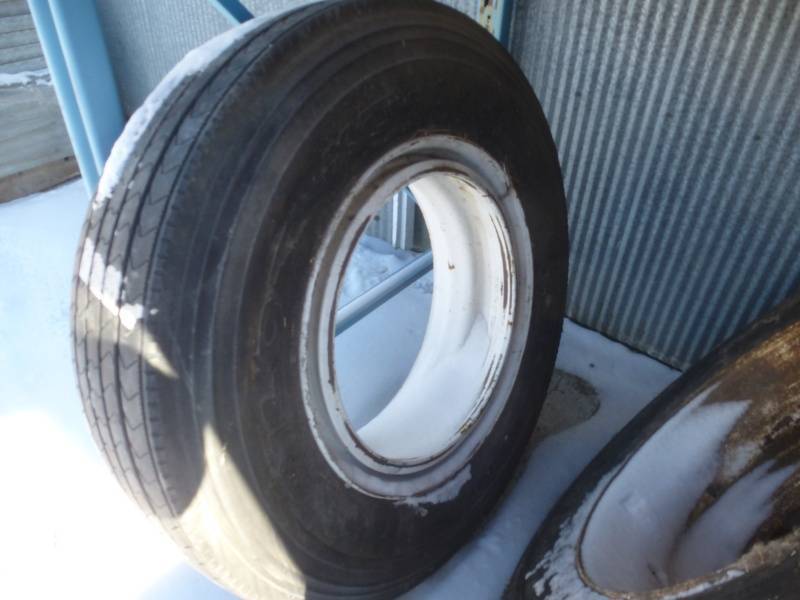 lot 135 image: Pilot Truck Tires& Rims