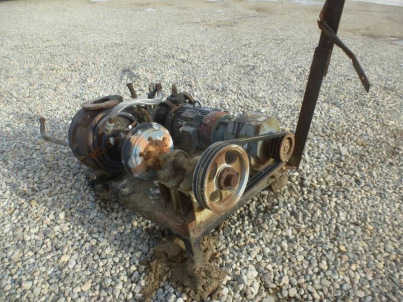 lot 107 image: Asphalt Pump Gear Box & Pump