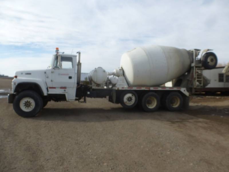 lot 21 image: 1993 Ford L9000 Cement Truck MC 50