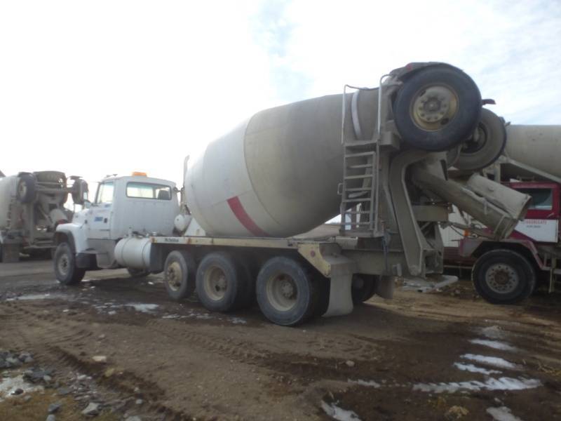 lot 10 image: 1995 Ford L-9000 Cement Mixer MC 53