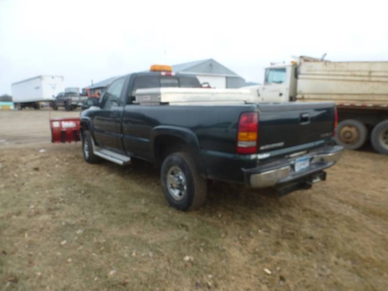 lot 29 image: 2002 Chevy Silverado HD 2500 4WD