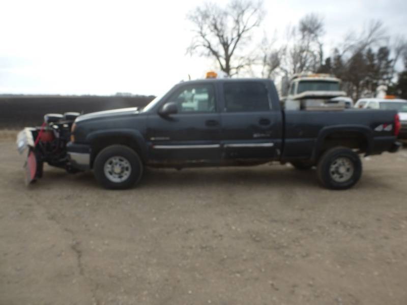 lot 31 image: 2005 Chevy Silverado HD 2500 4WD