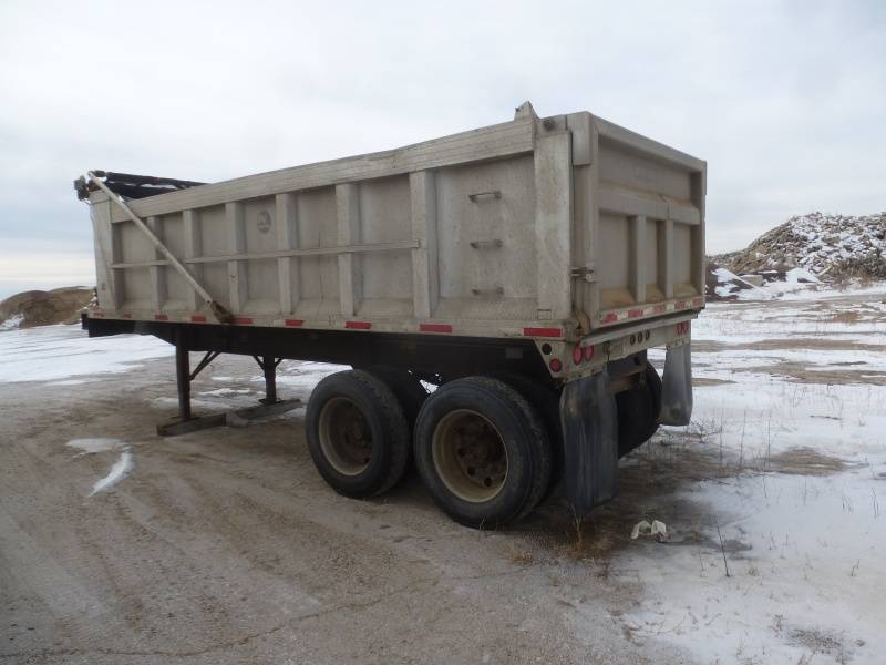lot 35 image: 2006 Montone End Dump Trailer