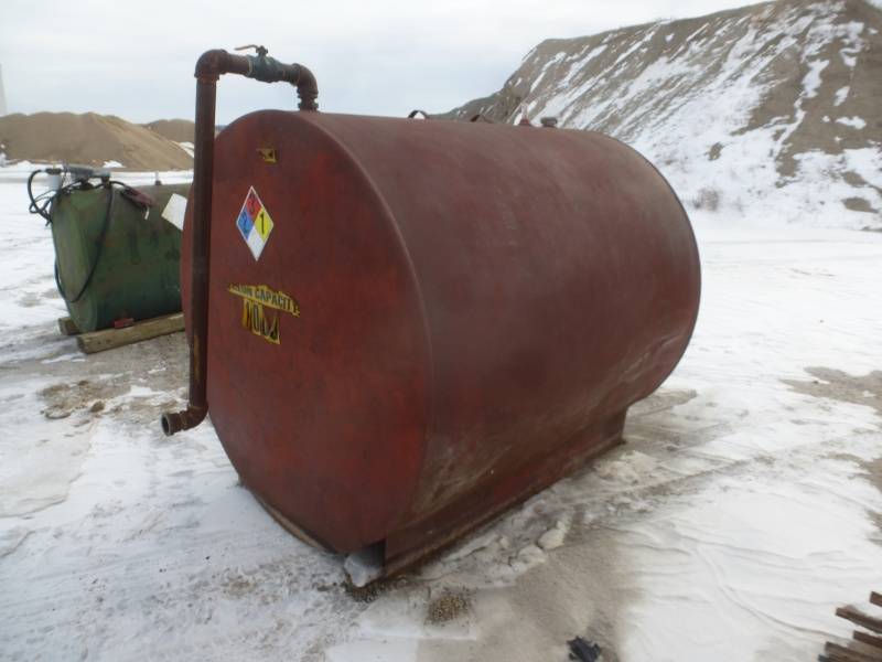 lot 50 image: Red Fuel Barrel 1000 gallon