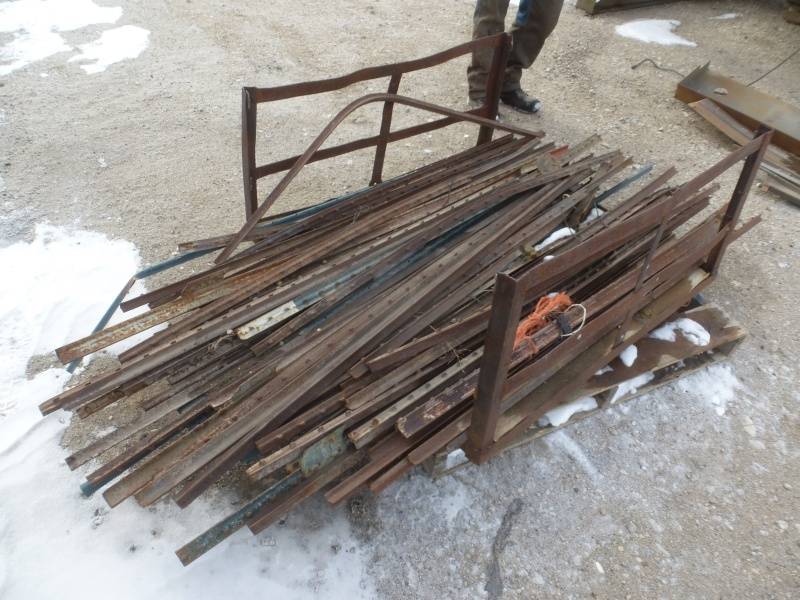 lot 51 image: Steel Fence posts