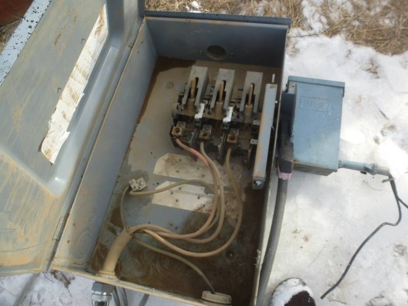 lot 58 image: Gray Electrical Boxes