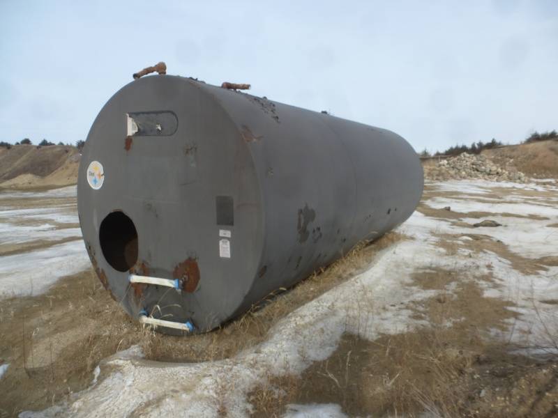 lot 67 image: Black Fuel Tank 8 ft x 21