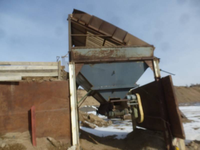 lot 45 image: Stationary Load Hopper with Grizzly