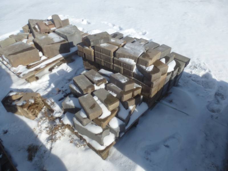 lot 157 image: Holland Pavers