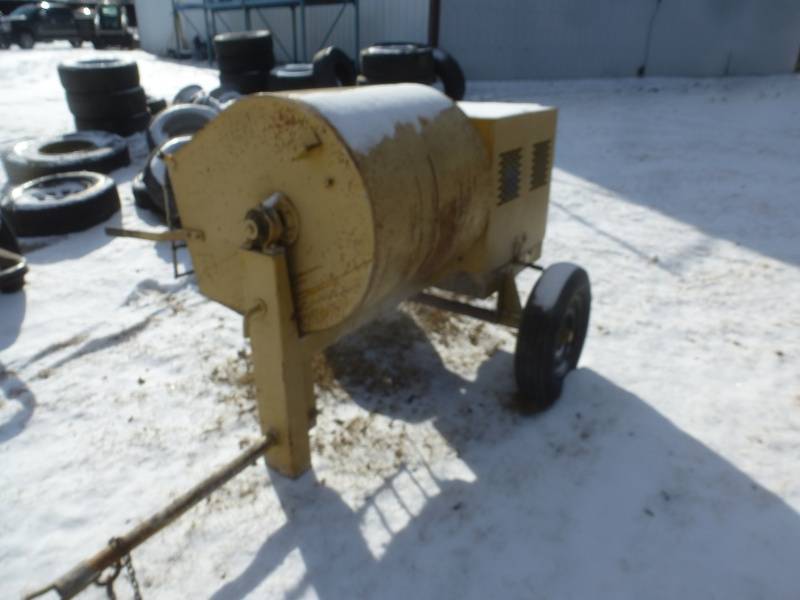 lot 178 image: Portable Cement Mixer