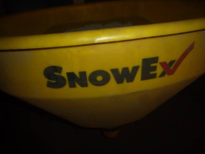 lot 182 image: Snow EX Bin