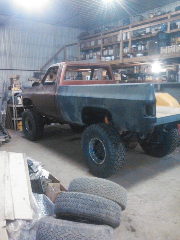 lot 41 image: 1986 Chevy Project Truck