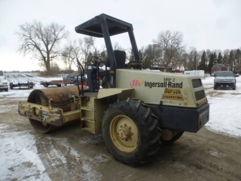 lot 15 image: Ingersoll Rand SD70 D  Pro Packer