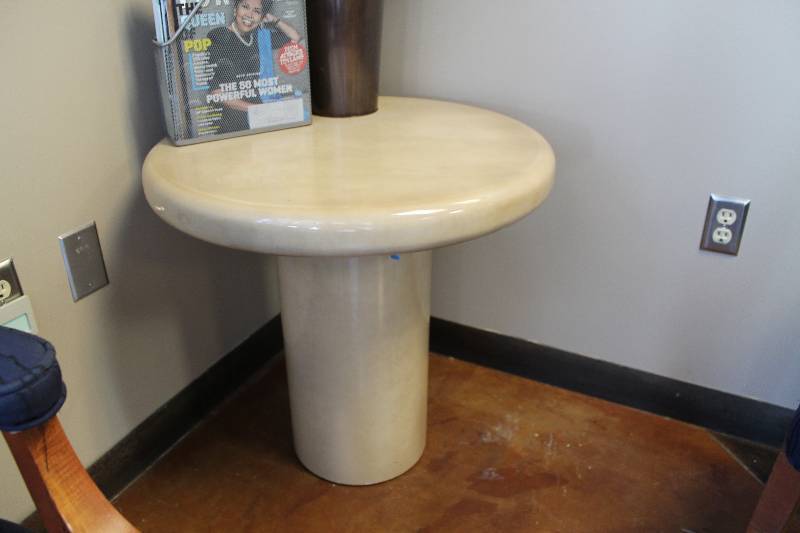 Round tea table