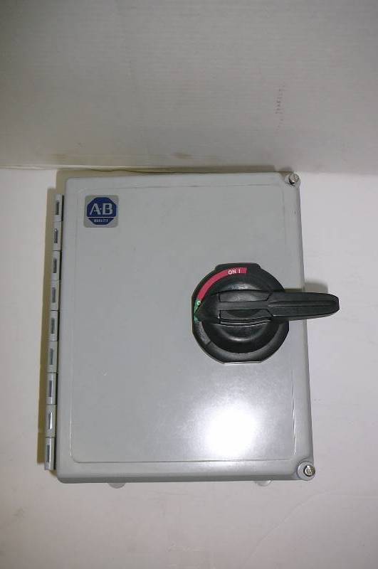 lot 15 image: Allen Bradley Enclosed Molded Case Switch