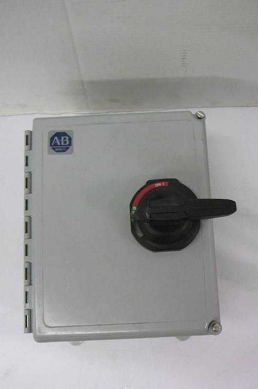 lot 17 image: Allen Bradley Enclosed Molded Case Switch