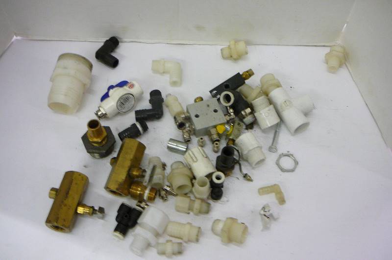 lot 32 image: Parts Fittings