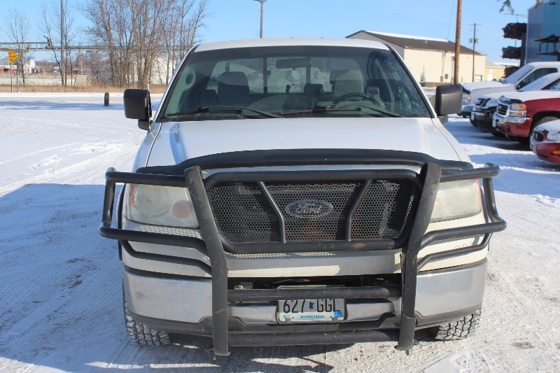 lot 2181 image: 2004 Ford F150 Supercab Long Box Work Truck