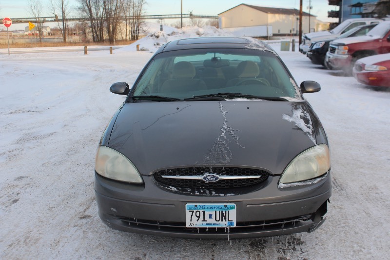 lot 2180 image: 2002 Ford Taurus SEL