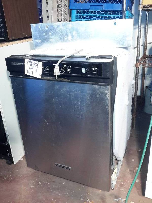 lot 39 image: Kitchen Aid Dishwasher.. Stainless front