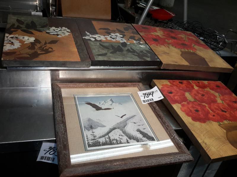 lot 104 image: 5 Wall Hangings as pictured