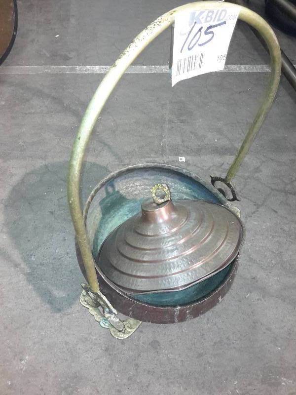 lot 105 image: Copper and Brass Cooker unit with pan