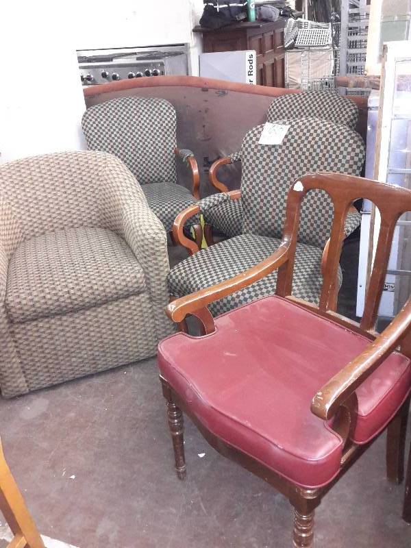 lot 60 image: 3 nice occassional chairs.. Clean and good shape