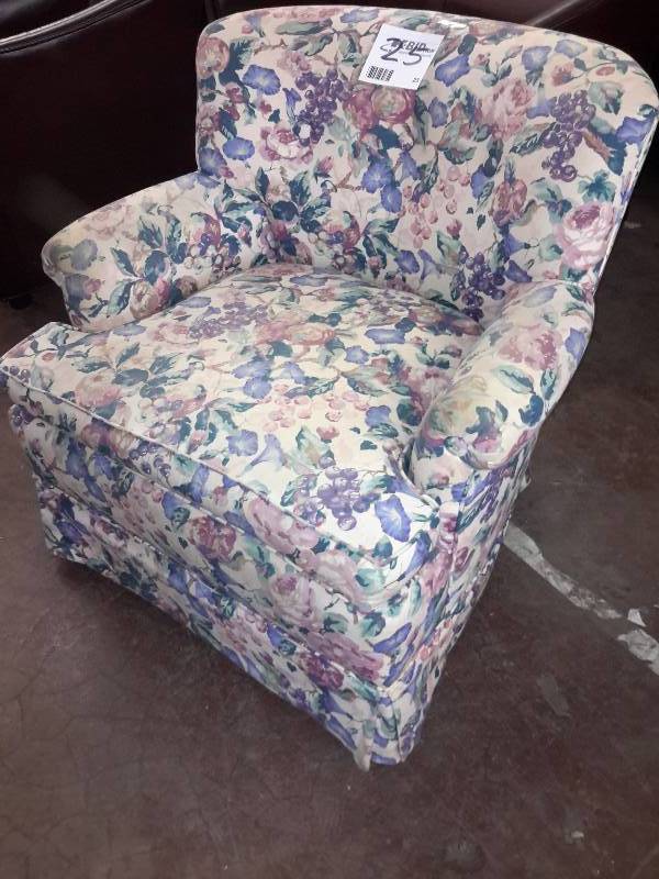 lot 25 image: Nice over stuffed arm chair.. VERY NICE SHAPE