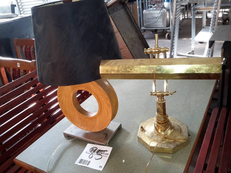 lot 85 image: Brass Desk lamp, tilting  wood base table lamp