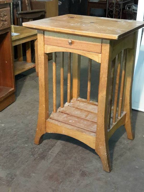 lot 70 image: Nice solid wood side table with drawer