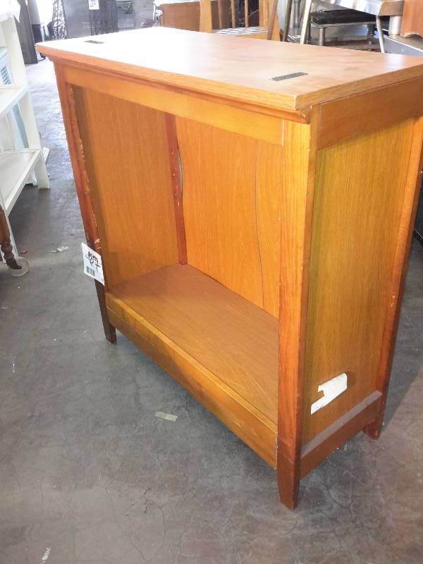 lot 67 image: Nice oak book case frame