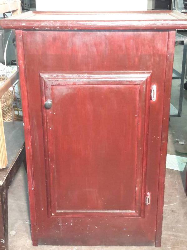 lot 16 image: Metal Pie Cabinet