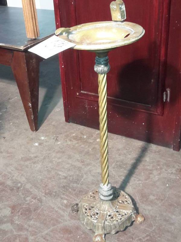 lot 64 image: Brass Ash Tray or ornamental Stand as shown.