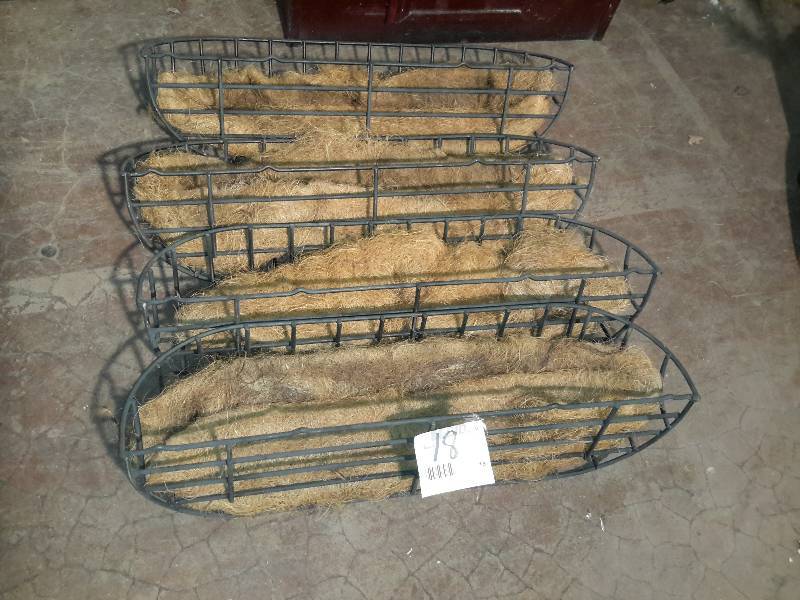 lot 18 image: 4 metal hanging planters with hair inserts