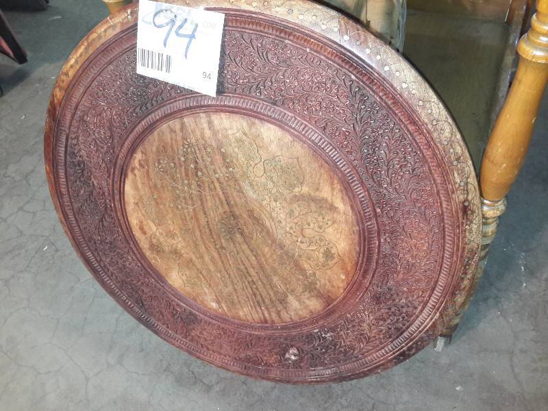 lot 94 image: Round wood decorative platter or wall hanging.. Nice carvings