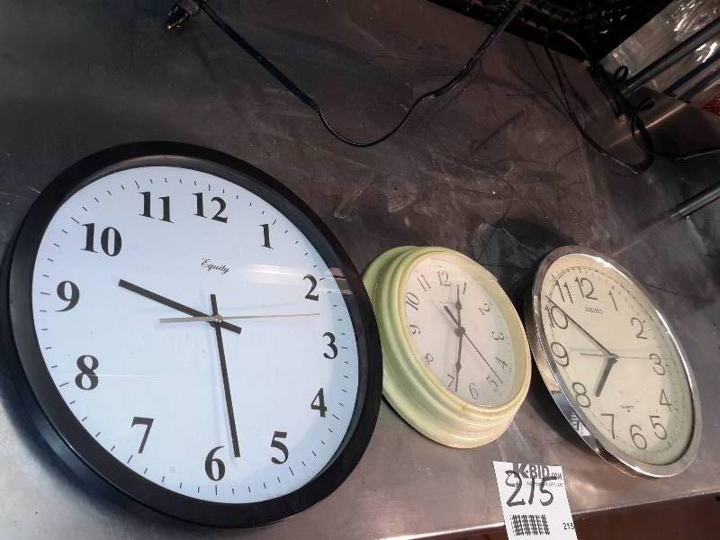 lot 215 image: 3 Battery operated Analog Clocks