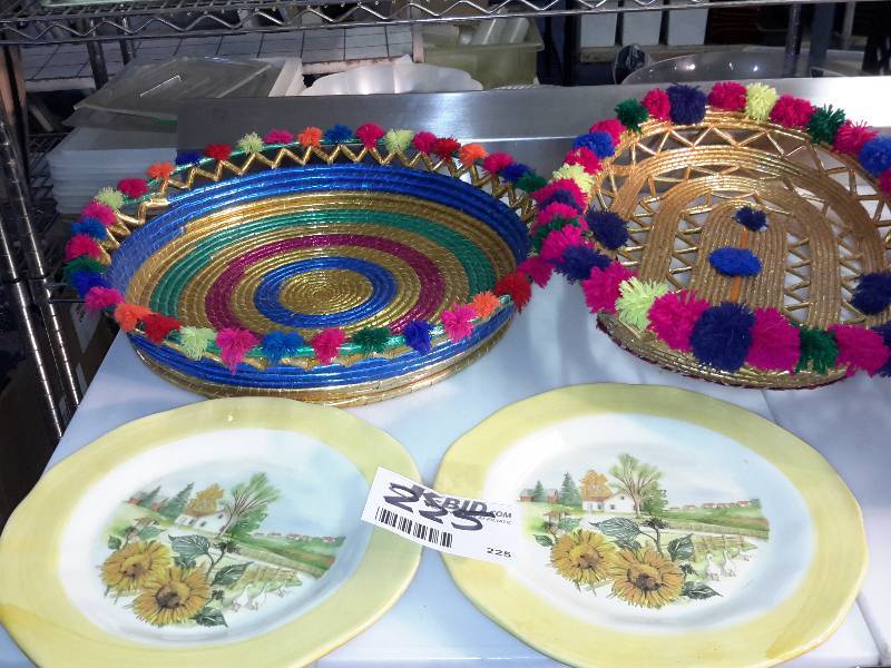 lot 225 image: 4 Decorative Serving items as pictured