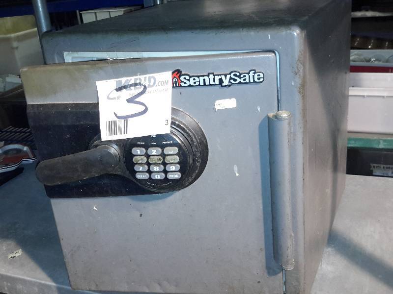lot 3 image: Sentry Safe