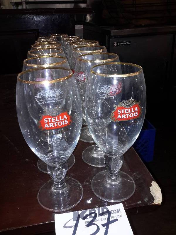 lot 137 image: 8, Stella, 2002, Stemmed 7, Stella 16 oz