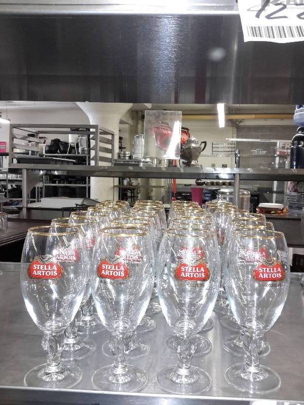 lot 125 image: 24, Stella Arois, 16 oz Stemmed