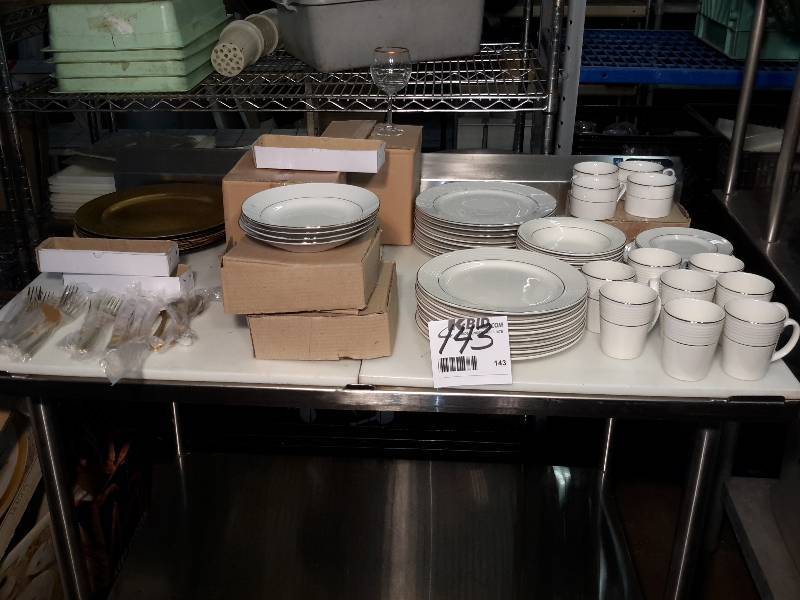 lot 143 image: Large Set of Gibson Every Day Dishes with Gold rimtrim