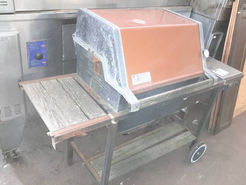 lot 51 image: Webber Grill   Needs a good cleaning